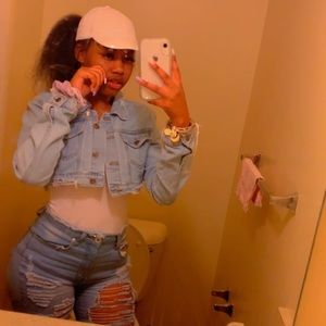 Meet your Posher, Janaja